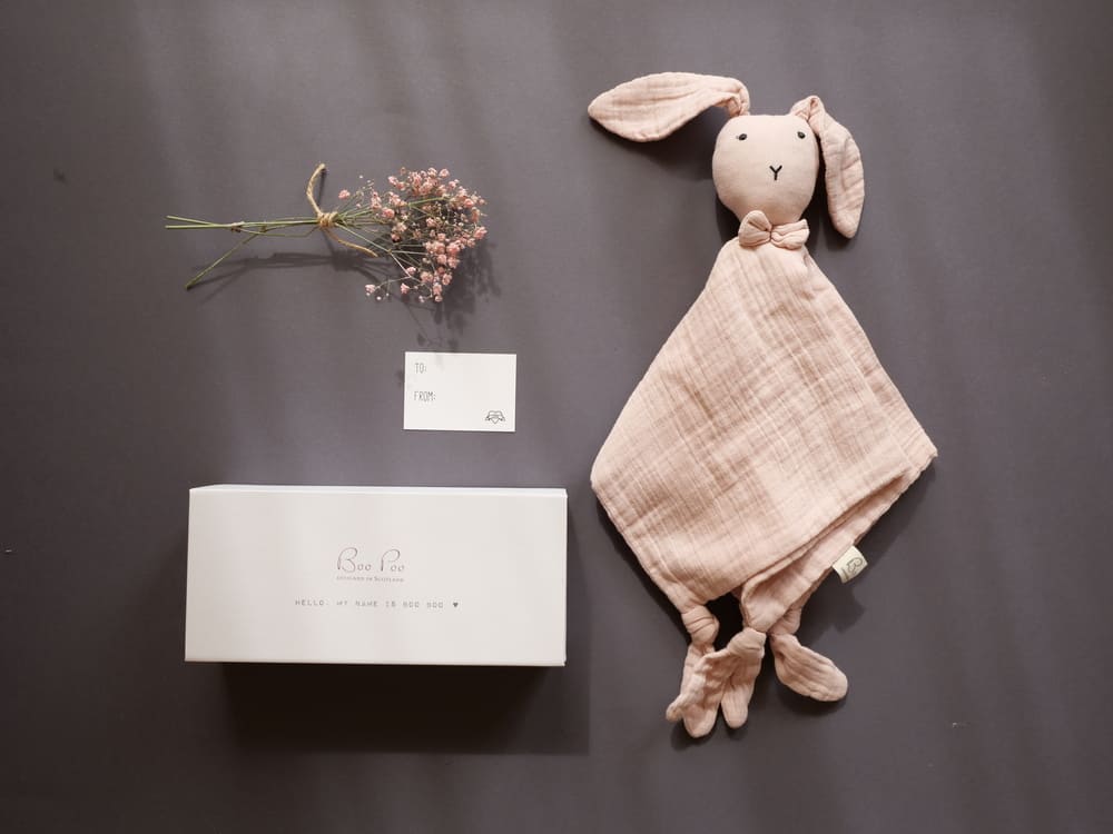 Mädchengeschenk zur Geburt mit Geschenkbox und Karte