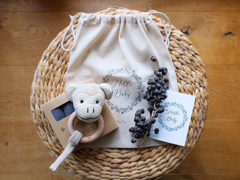 Babygeschenk Beißring Affe mit Waschlappen schön verpackt