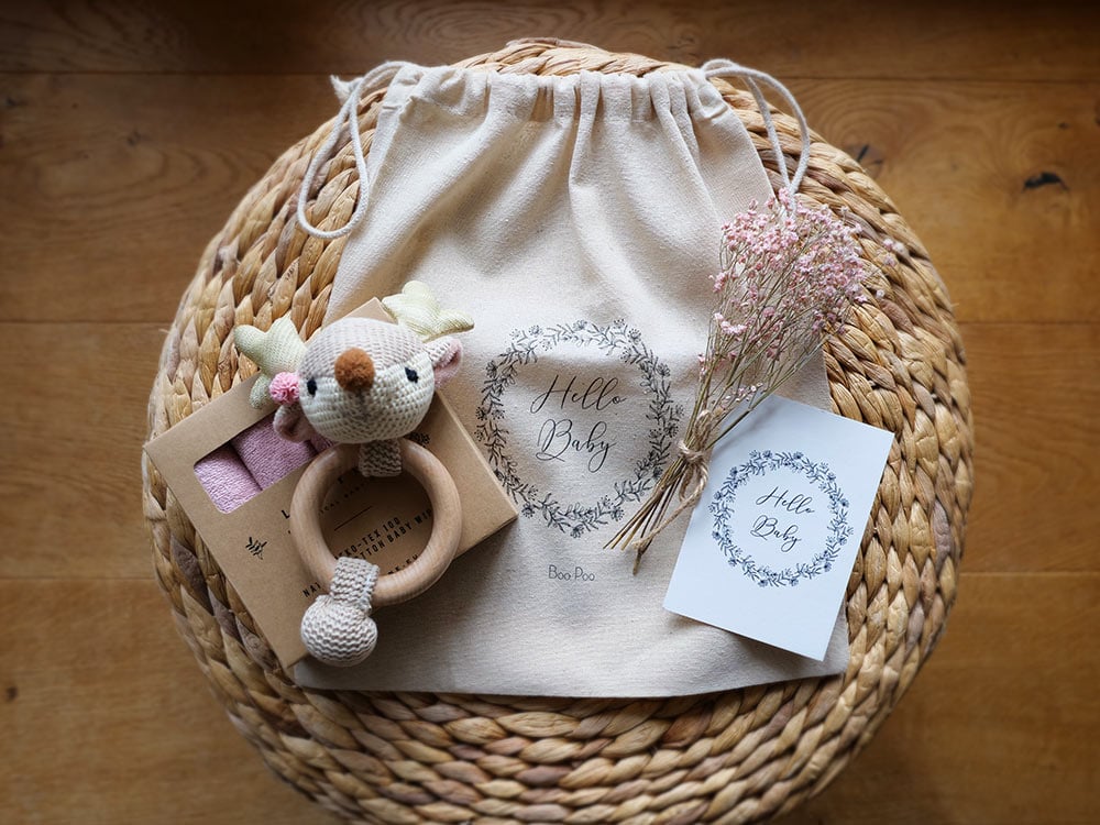 Babygeschenkset für Mädchen Beißring Reh gestrickt Waschlappen