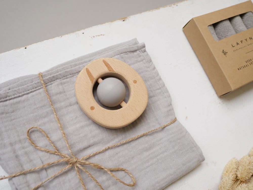 Baby Beißring Holz mit Kugel