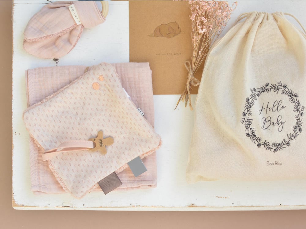 Schönes Geschenk zur Geburt rosa mit Grußkarte