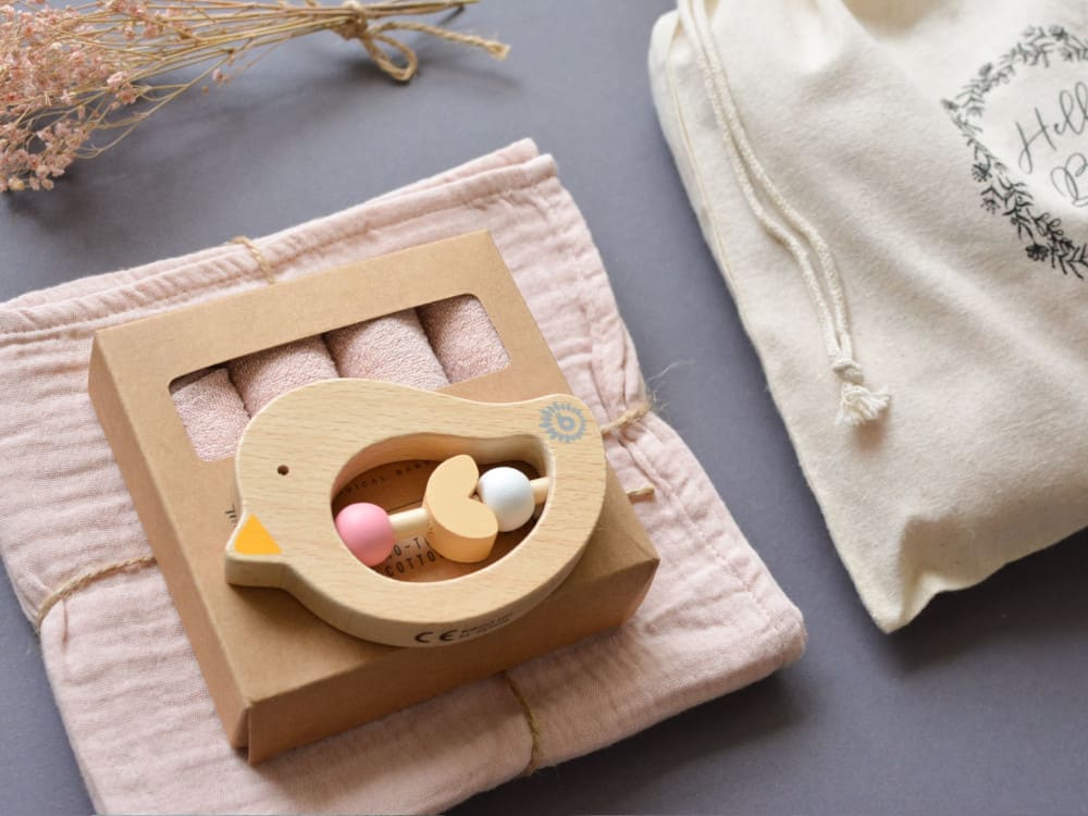 Kleines Geburtsgeschenkset für Mädchen Beißring Vogel