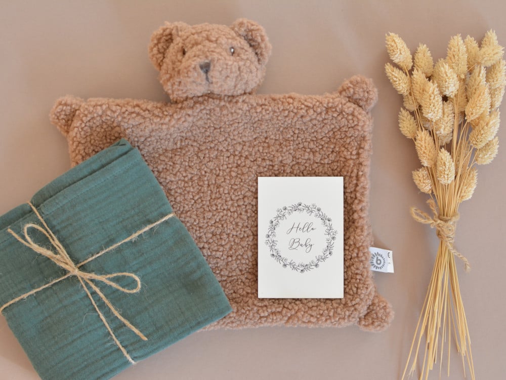 Geburtsgeschenk Bär Braun Grün Schmusetuch